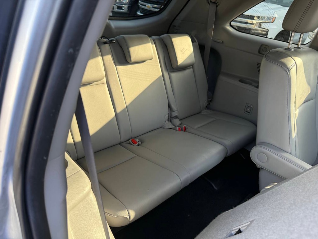 Toyota Highlander Vehicle Full-screen Gallery Image 17