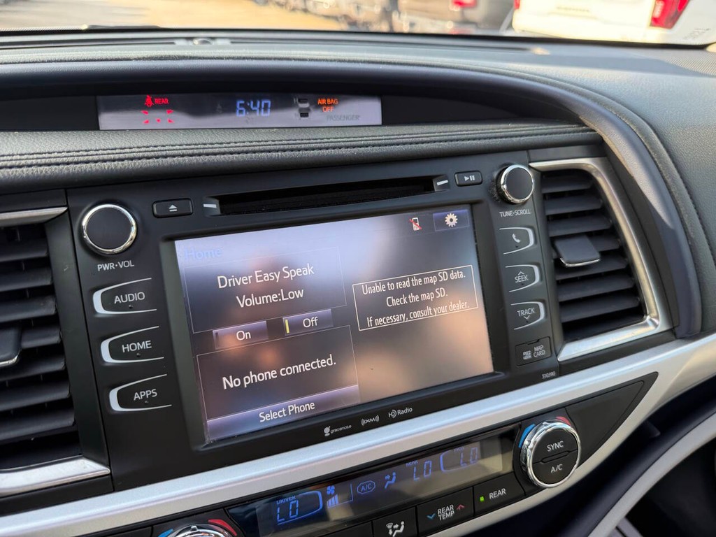 Toyota Highlander Vehicle Full-screen Gallery Image 28