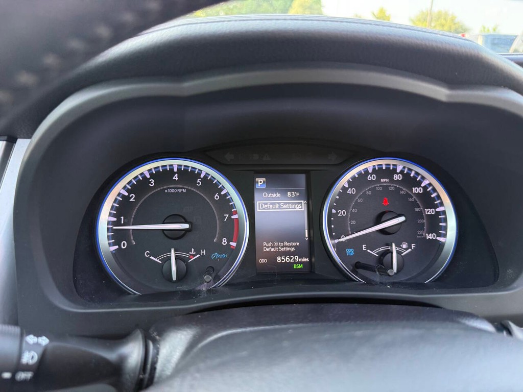 Toyota Highlander Vehicle Full-screen Gallery Image 34