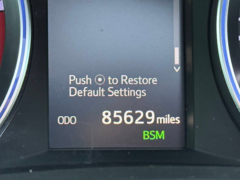 Toyota Highlander Vehicle Full-screen Gallery Image 35