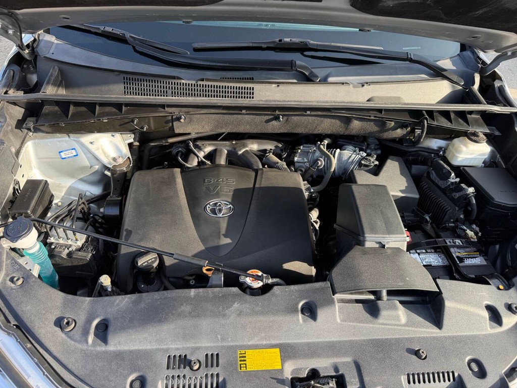 Toyota Highlander Vehicle Full-screen Gallery Image 37