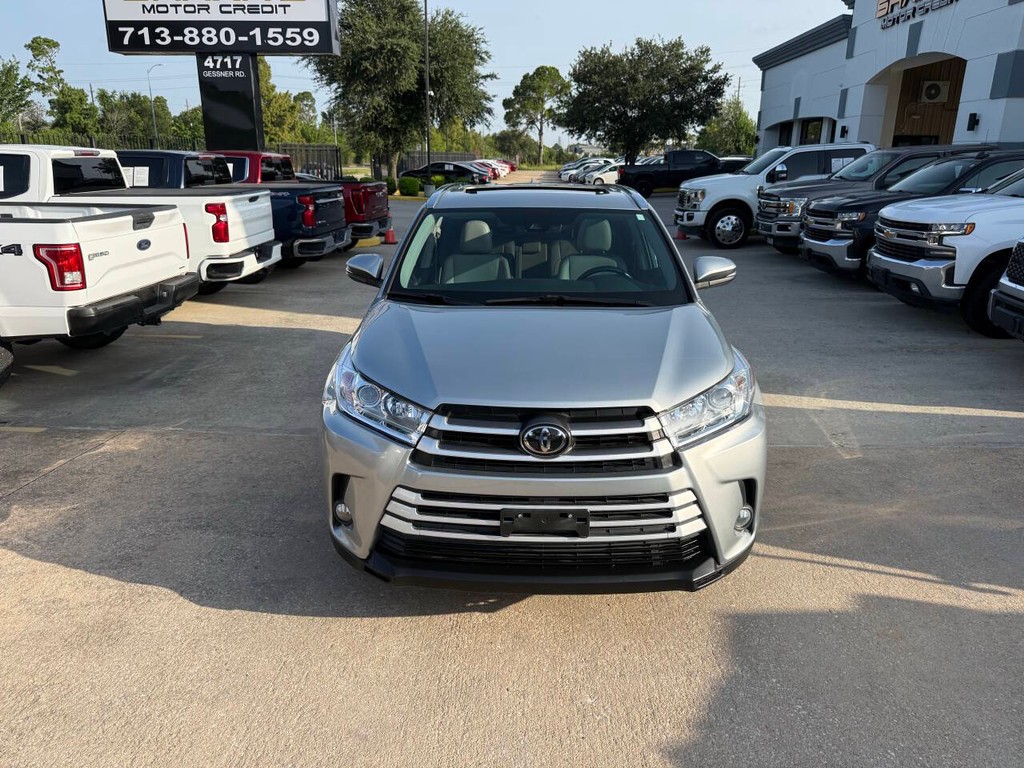 Toyota Highlander Vehicle Full-screen Gallery Image 42