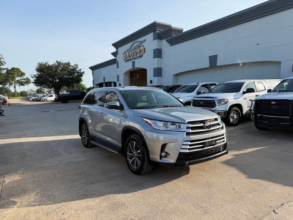 Toyota Highlander Vehicle Full-screen Gallery Image 44