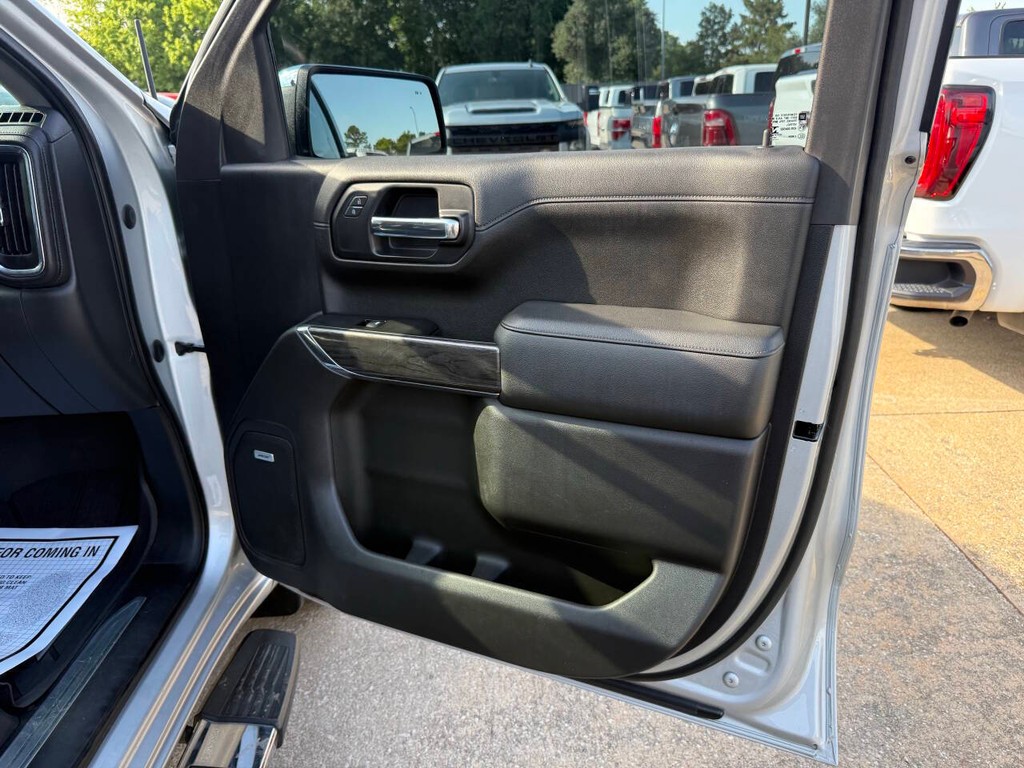 Chevrolet Silverado 1500 Vehicle Full-screen Gallery Image 11