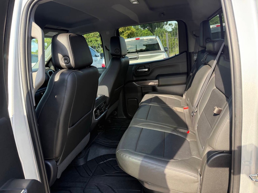 Chevrolet Silverado 1500 Vehicle Full-screen Gallery Image 13