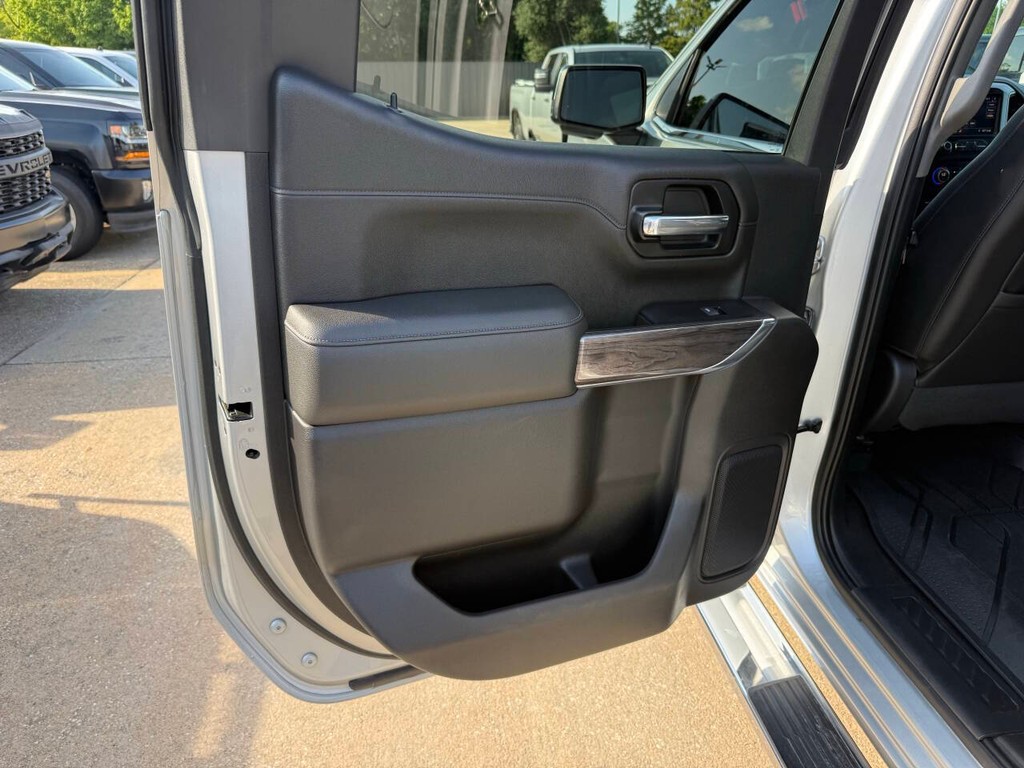 Chevrolet Silverado 1500 Vehicle Full-screen Gallery Image 14