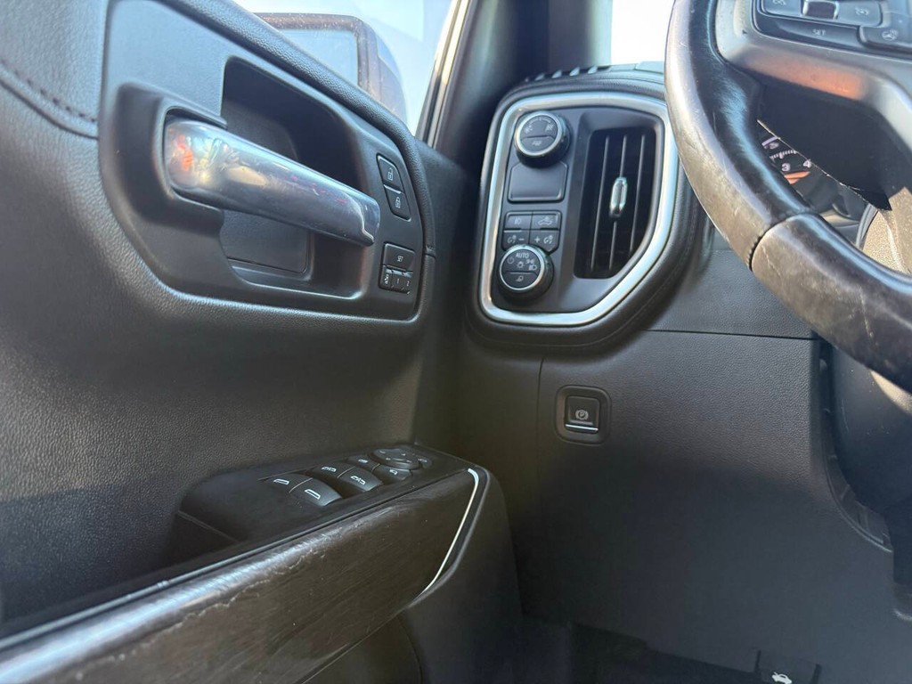 Chevrolet Silverado 1500 Vehicle Full-screen Gallery Image 31