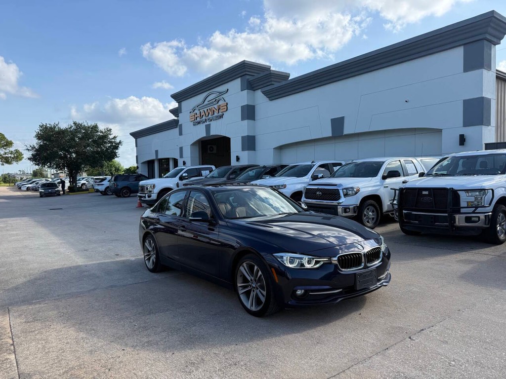 BMW 3 Series Vehicle Full-screen Gallery Image 02