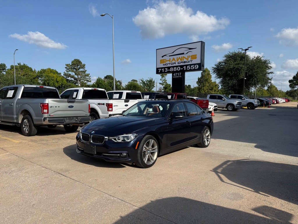 BMW 3 Series Vehicle Full-screen Gallery Image 03