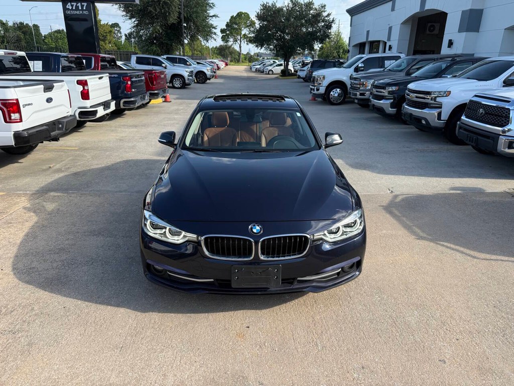 BMW 3 Series Vehicle Full-screen Gallery Image 38