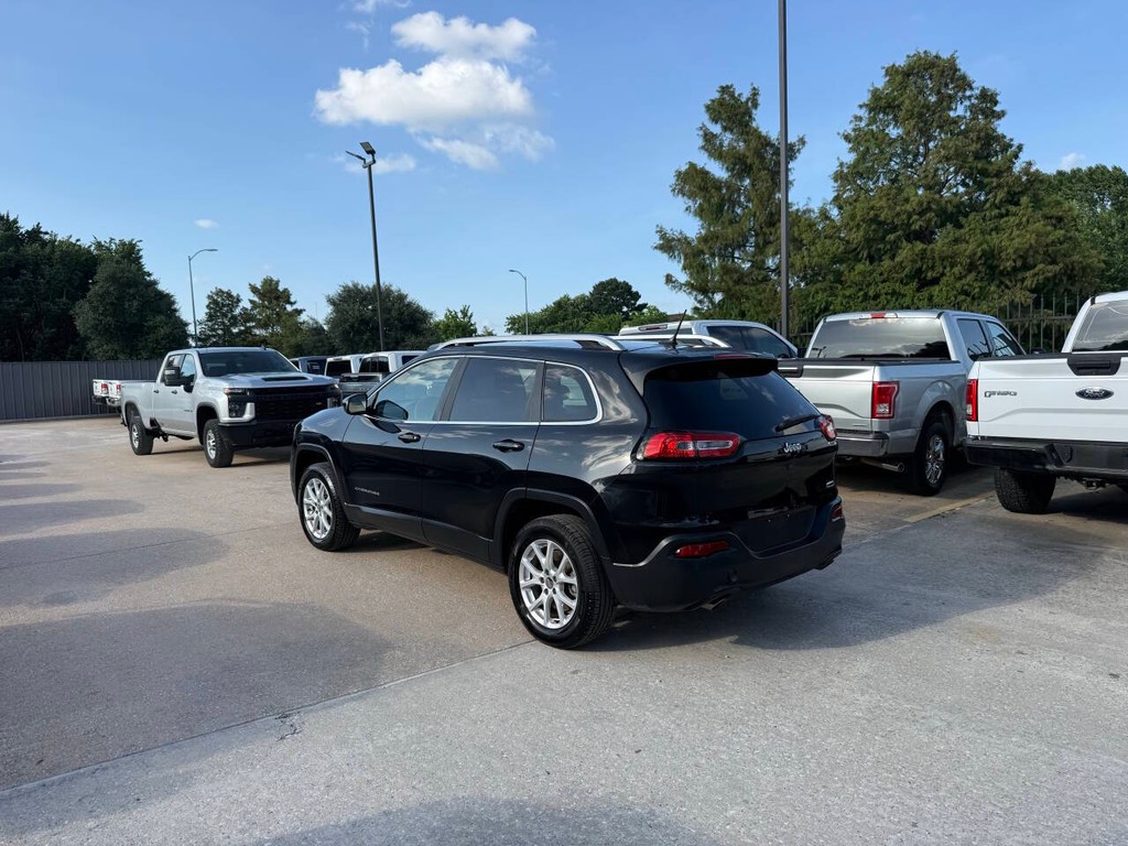 Jeep Cherokee Vehicle Full-screen Gallery Image 04