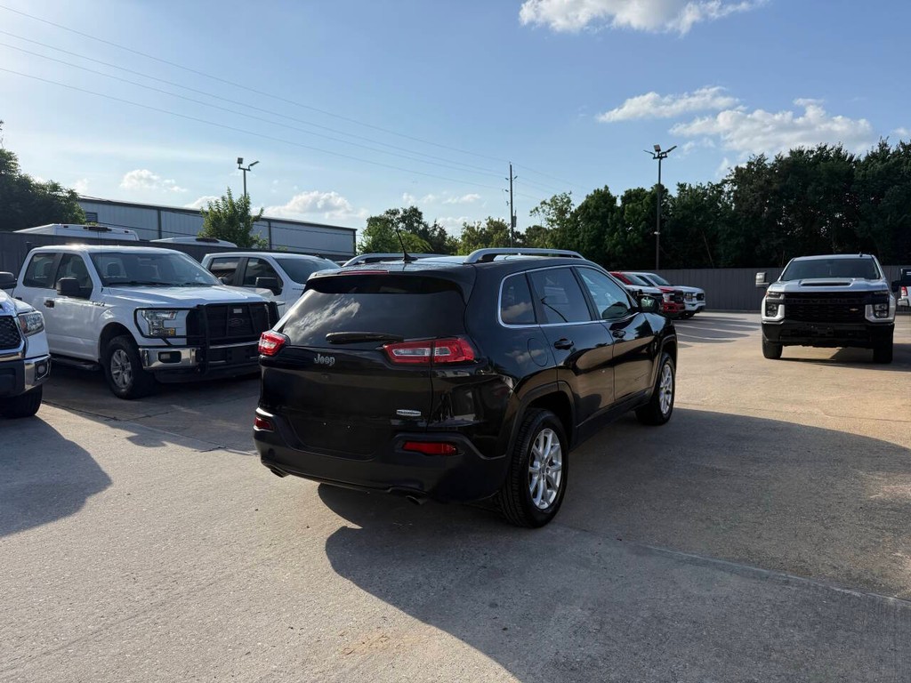 Jeep Cherokee Vehicle Full-screen Gallery Image 05