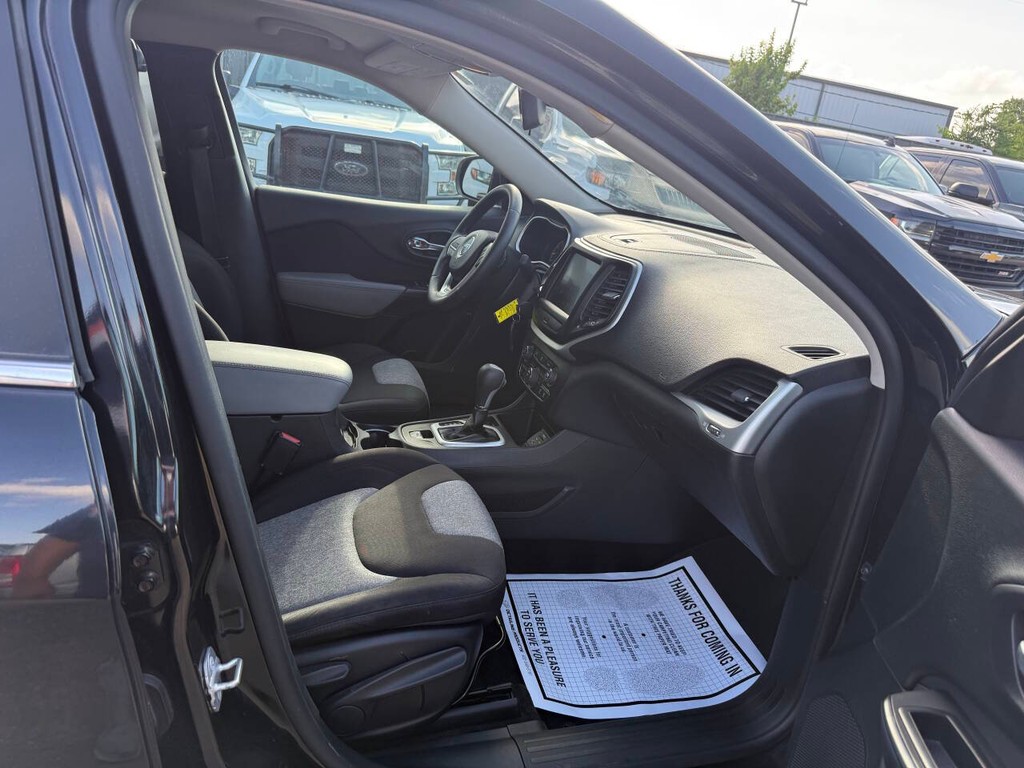 Jeep Cherokee Vehicle Full-screen Gallery Image 10