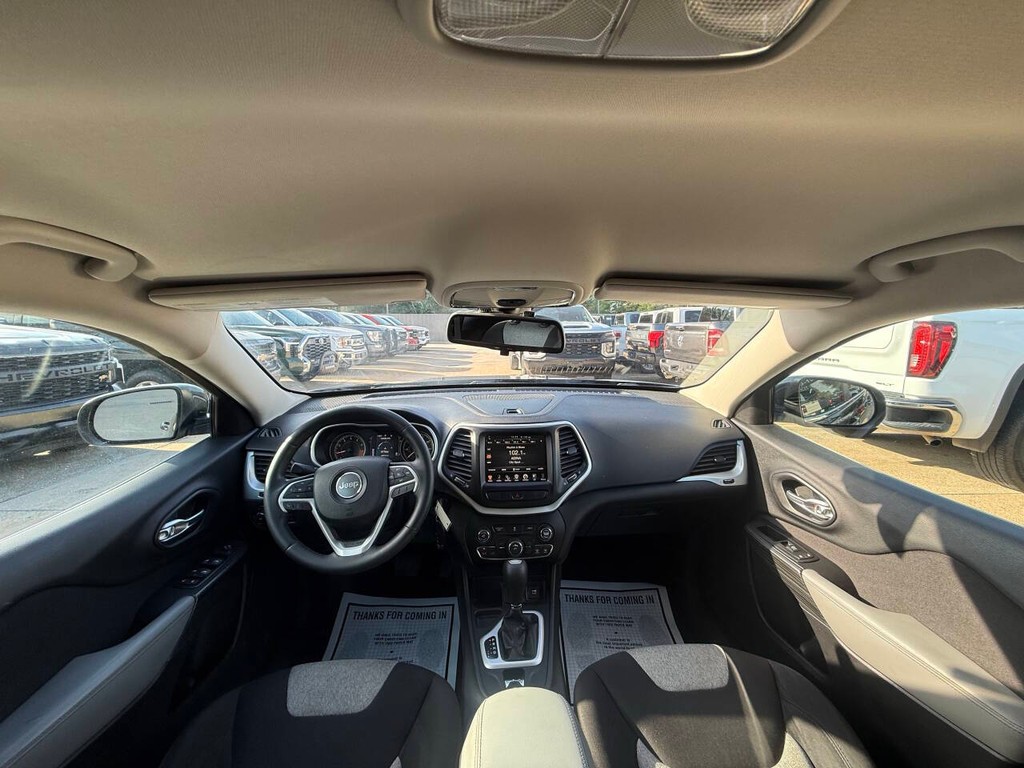 Jeep Cherokee Vehicle Full-screen Gallery Image 18