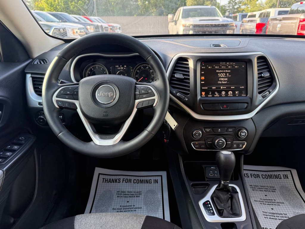 Jeep Cherokee Vehicle Full-screen Gallery Image 21