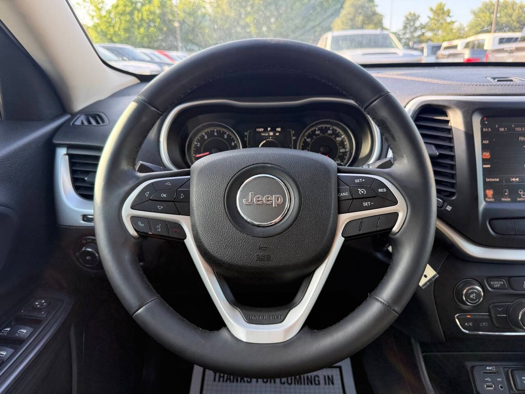 Jeep Cherokee Vehicle Full-screen Gallery Image 22