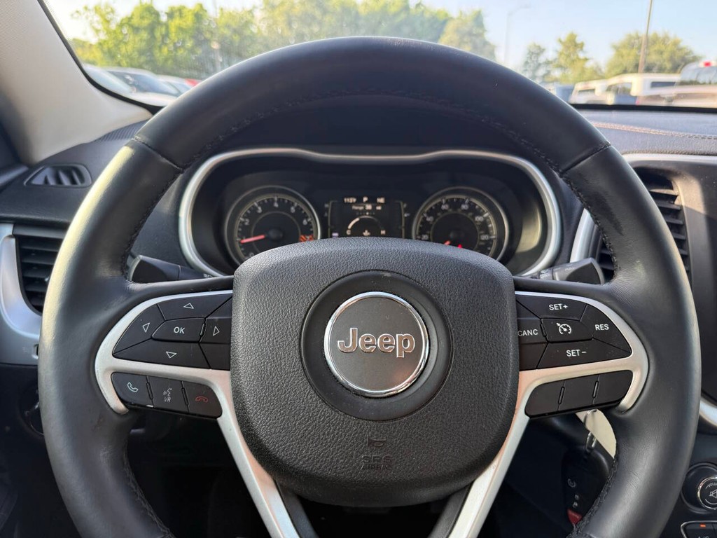Jeep Cherokee Vehicle Full-screen Gallery Image 23