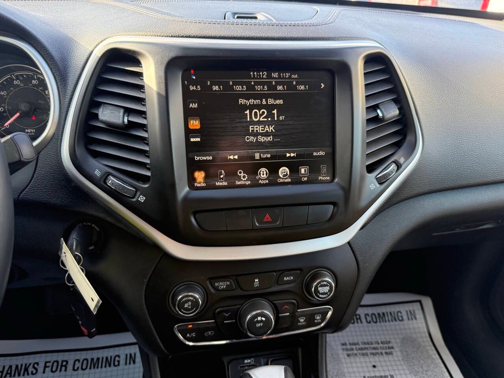 Jeep Cherokee Vehicle Full-screen Gallery Image 24