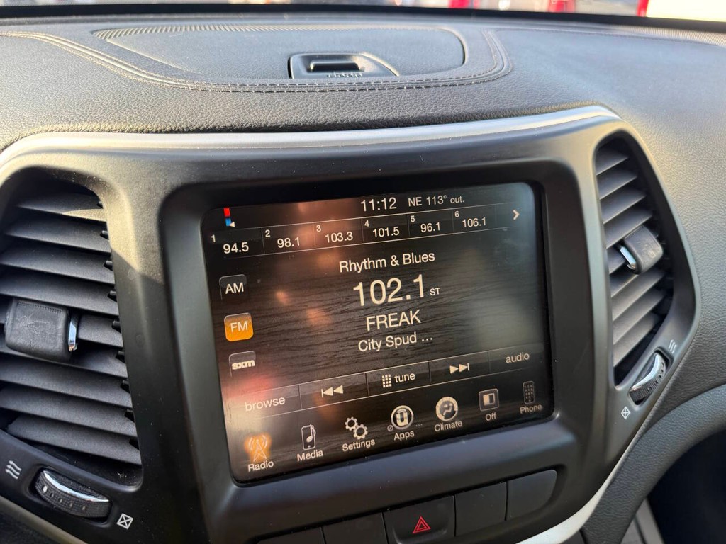 Jeep Cherokee Vehicle Full-screen Gallery Image 25