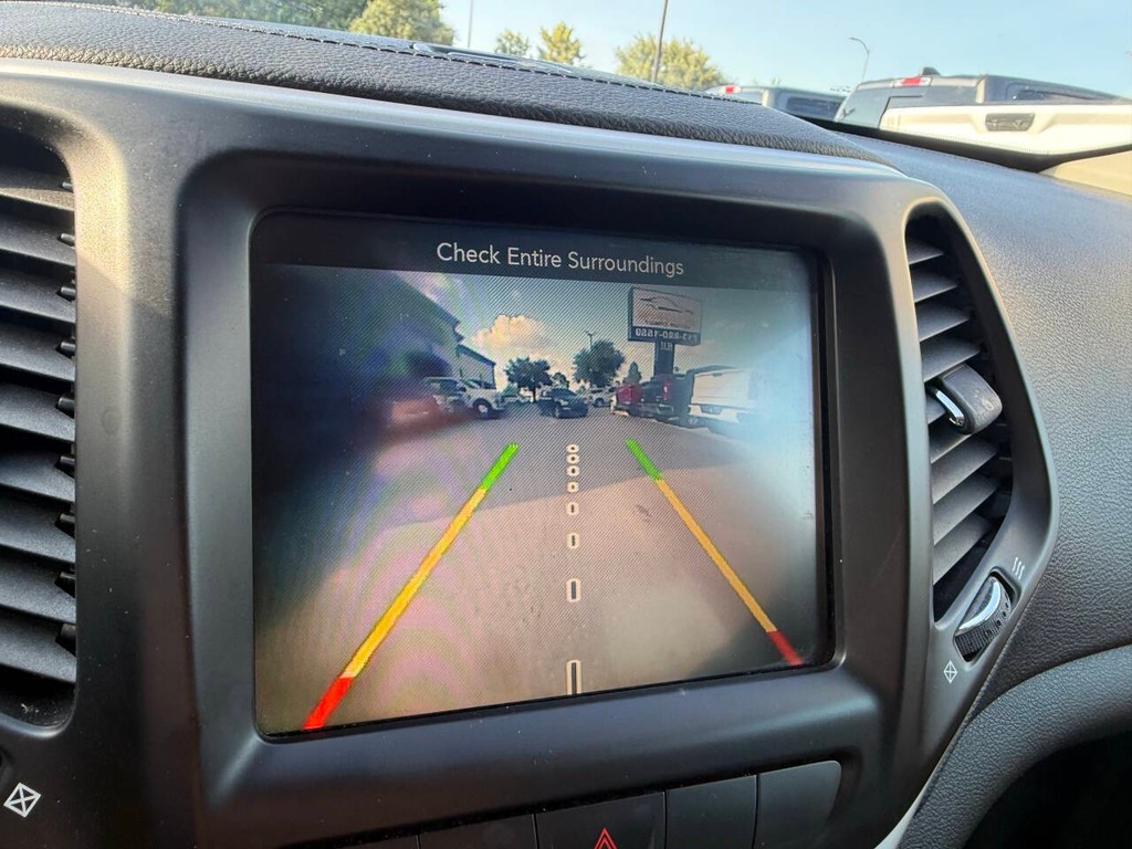 Jeep Cherokee Vehicle Full-screen Gallery Image 26
