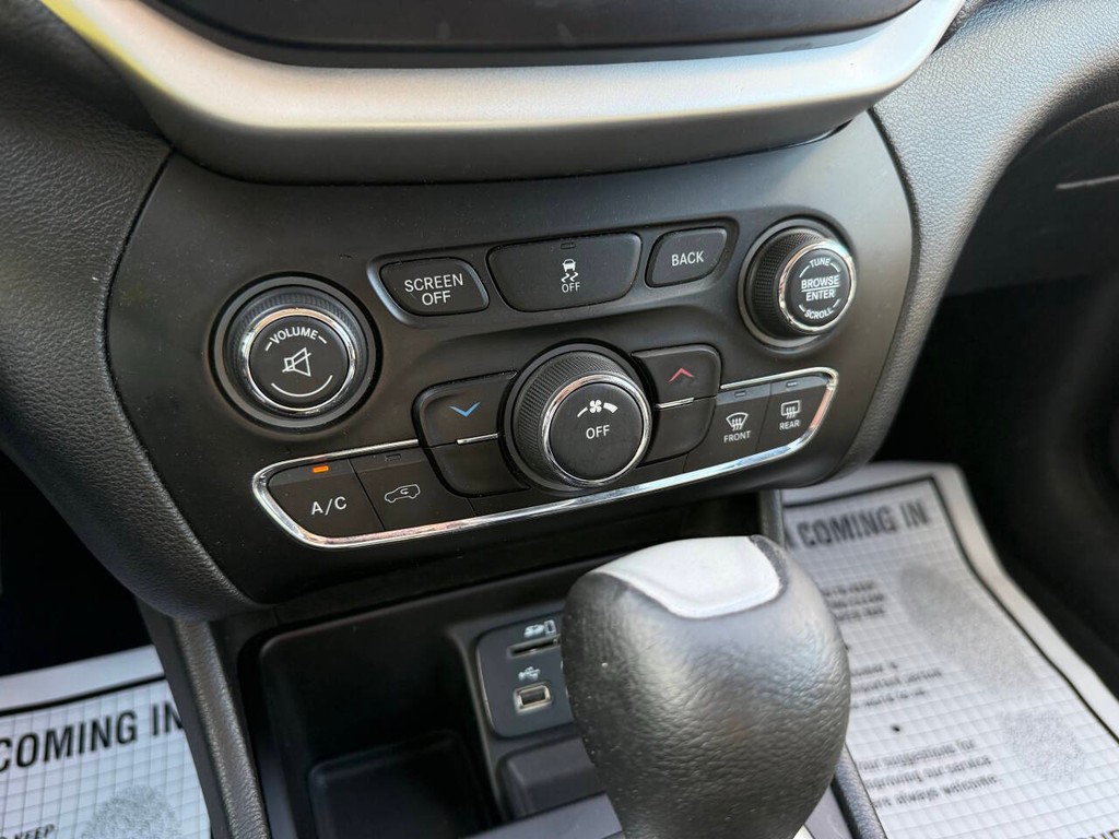 Jeep Cherokee Vehicle Full-screen Gallery Image 28