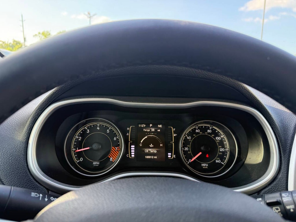 Jeep Cherokee Vehicle Full-screen Gallery Image 31