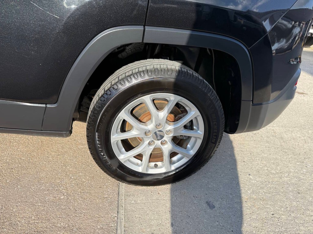 Jeep Cherokee Vehicle Full-screen Gallery Image 35