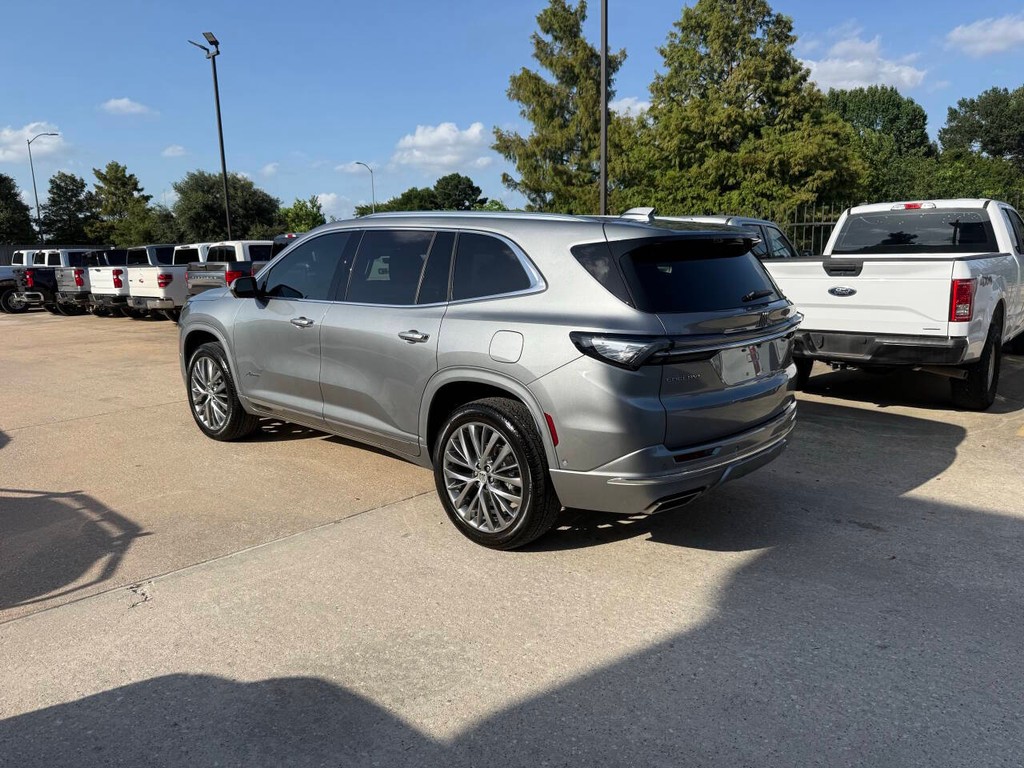 Buick Enclave Vehicle Full-screen Gallery Image 04
