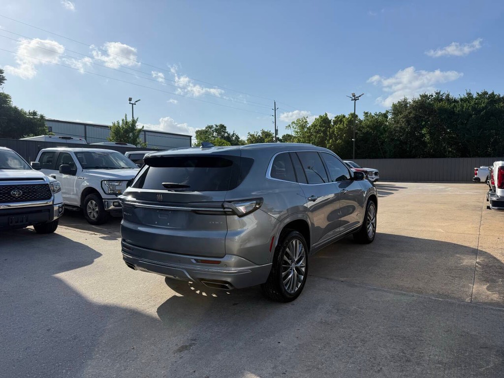 Buick Enclave Vehicle Full-screen Gallery Image 05