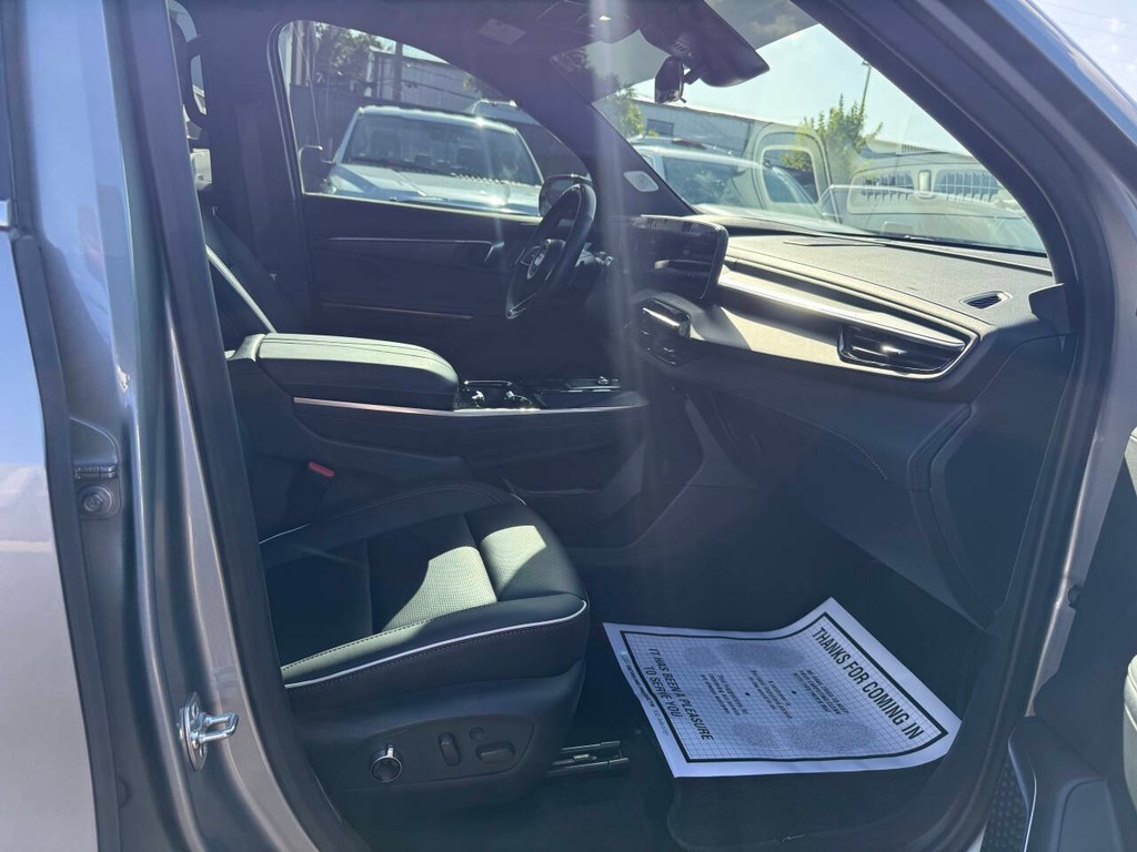 Buick Enclave Vehicle Full-screen Gallery Image 10