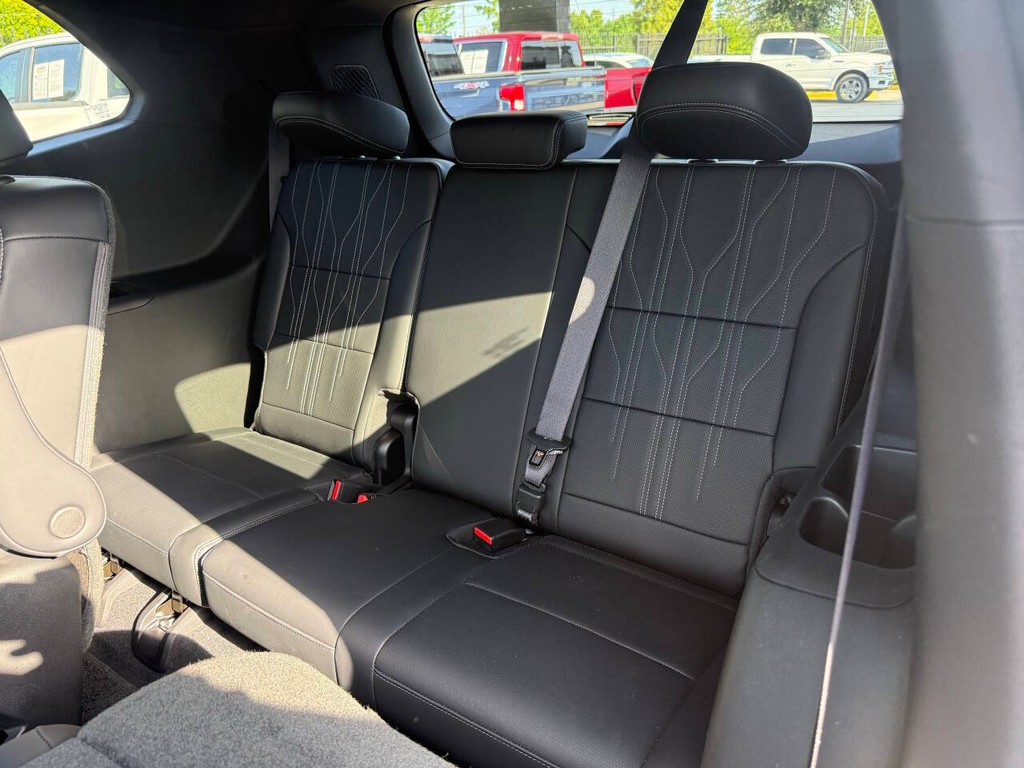 Buick Enclave Vehicle Full-screen Gallery Image 14