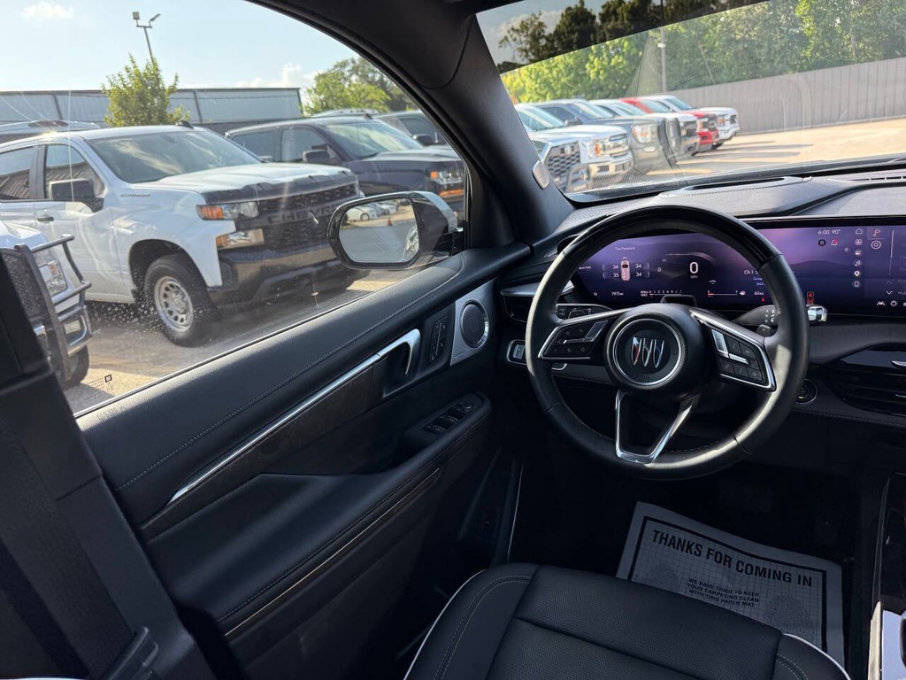 Buick Enclave Vehicle Full-screen Gallery Image 21