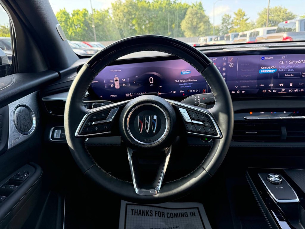 Buick Enclave Vehicle Full-screen Gallery Image 24
