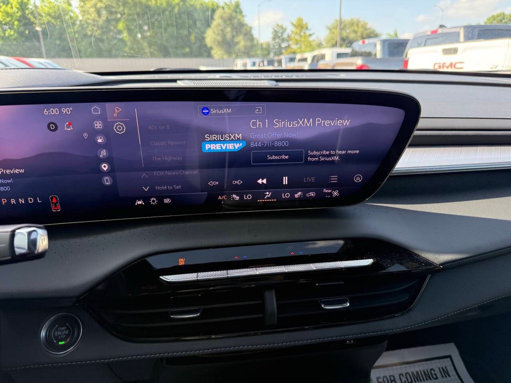 Buick Enclave Vehicle Full-screen Gallery Image 26