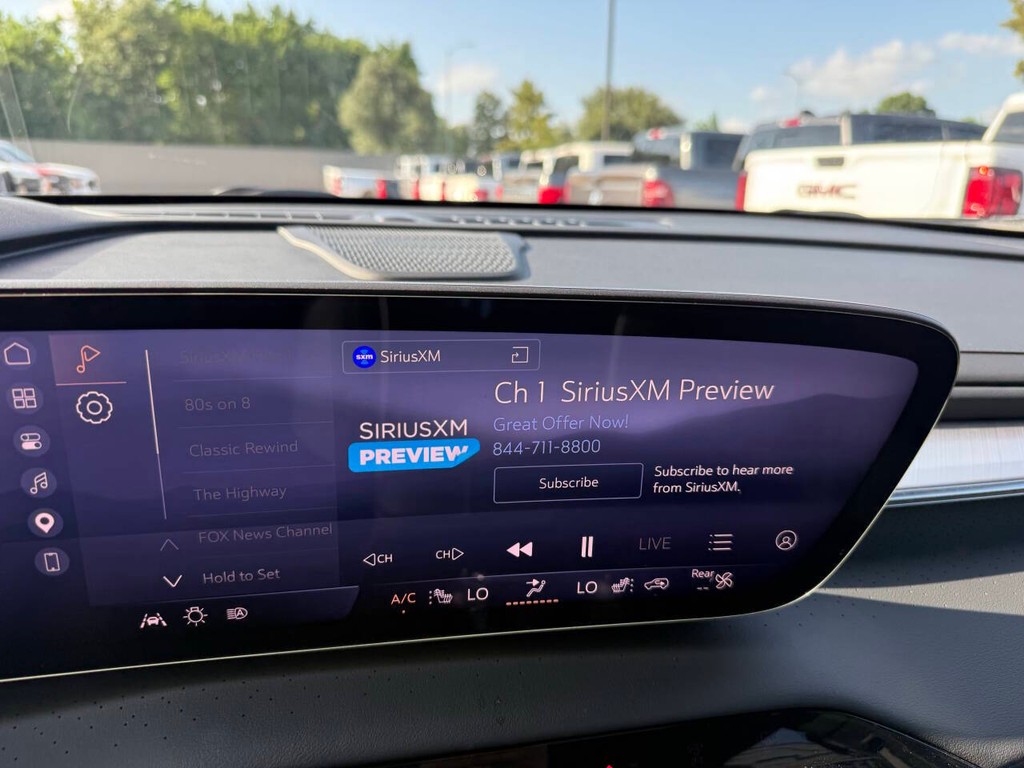 Buick Enclave Vehicle Full-screen Gallery Image 27