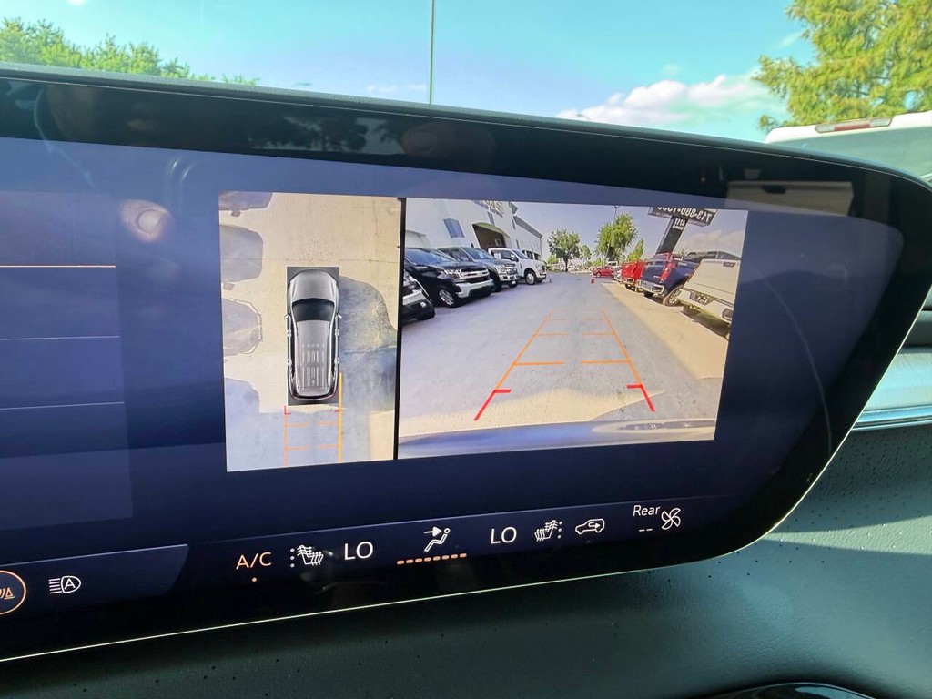 Buick Enclave Vehicle Full-screen Gallery Image 29