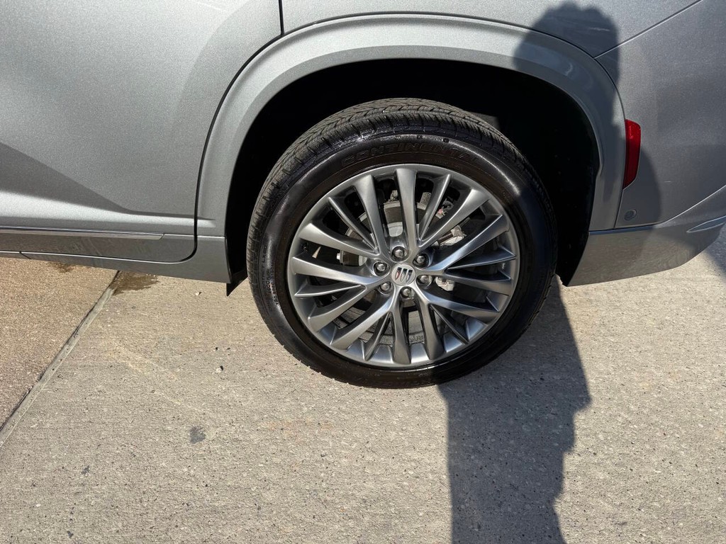 Buick Enclave Vehicle Full-screen Gallery Image 36