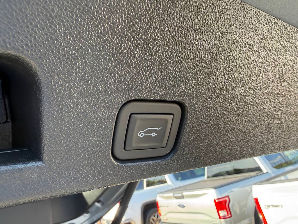 Buick Enclave Vehicle Full-screen Gallery Image 38