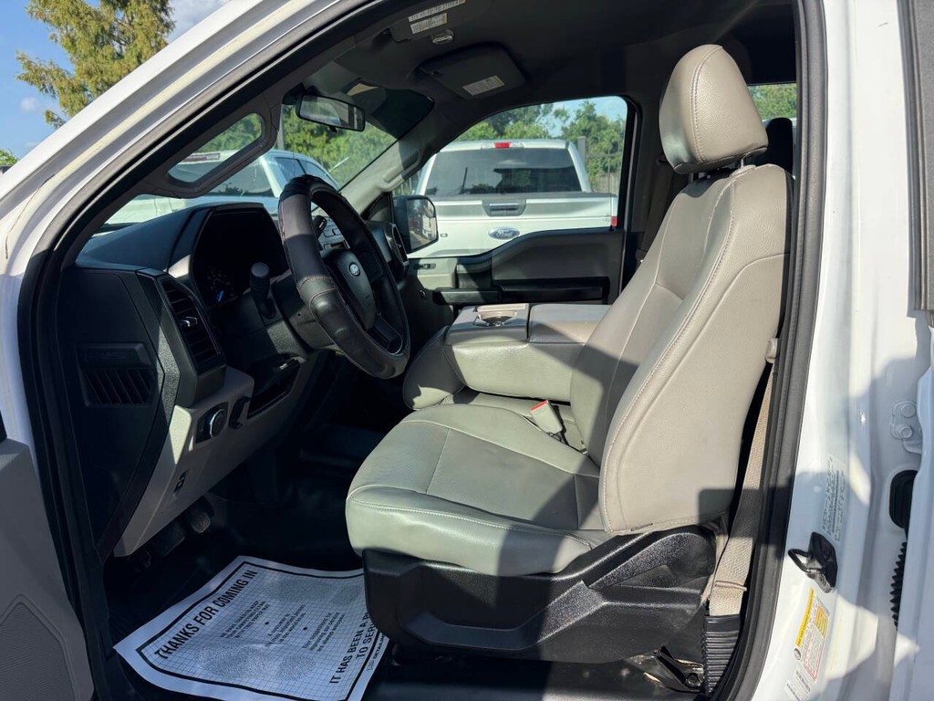 Ford F-150 Vehicle Full-screen Gallery Image 07