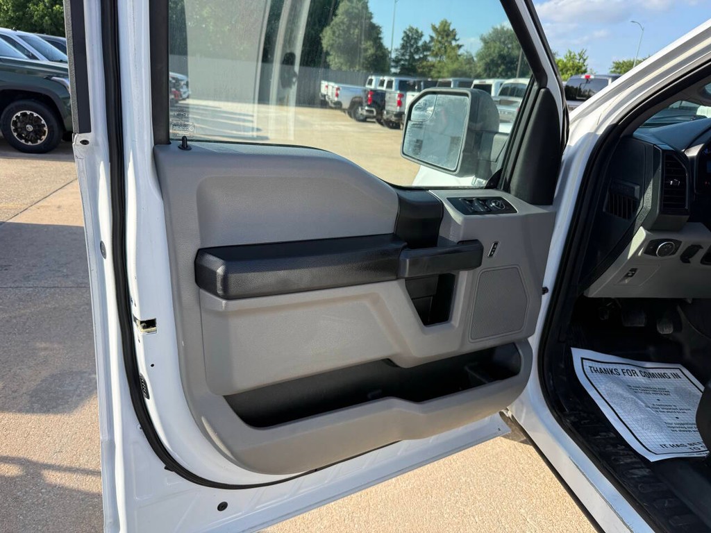Ford F-150 Vehicle Full-screen Gallery Image 08
