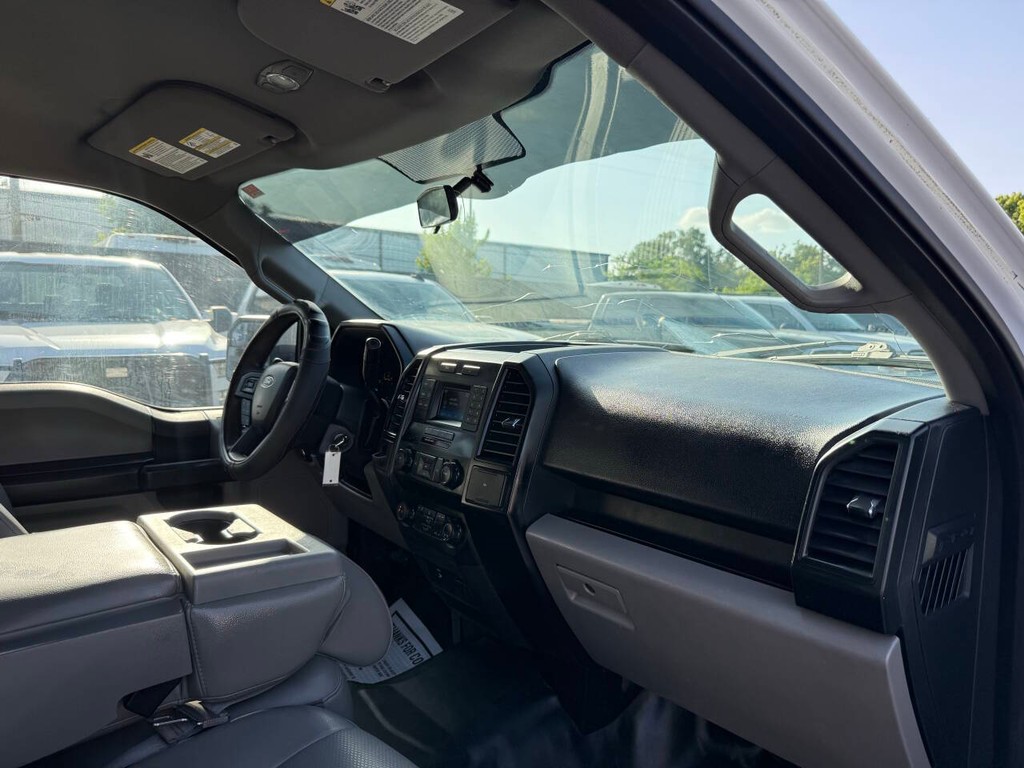 Ford F-150 Vehicle Full-screen Gallery Image 09