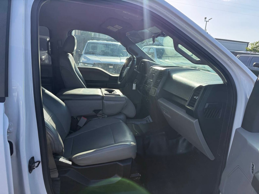 Ford F-150 Vehicle Full-screen Gallery Image 10