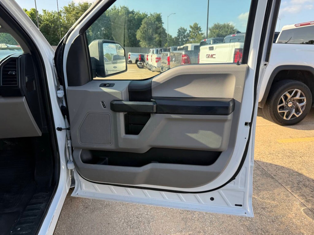 Ford F-150 Vehicle Full-screen Gallery Image 11