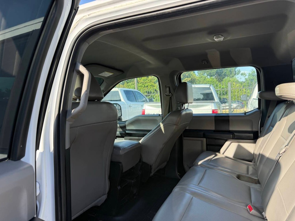 Ford F-150 Vehicle Full-screen Gallery Image 12