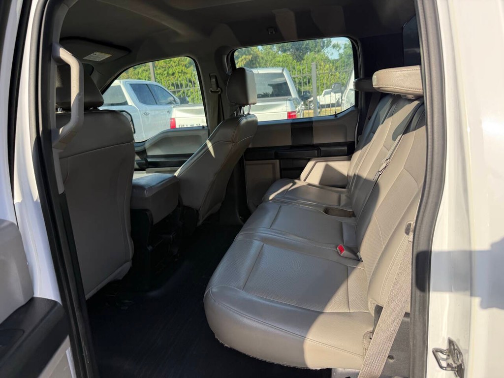 Ford F-150 Vehicle Full-screen Gallery Image 13