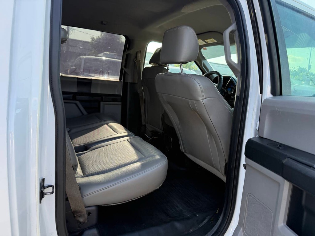 Ford F-150 Vehicle Full-screen Gallery Image 15