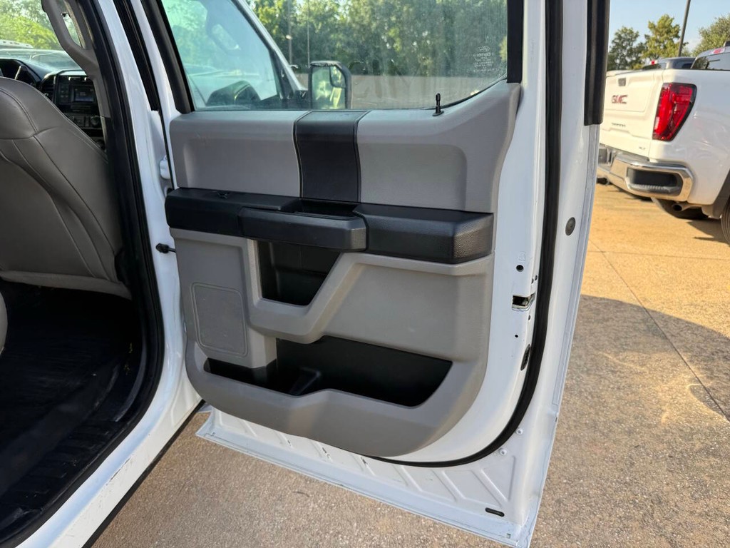 Ford F-150 Vehicle Full-screen Gallery Image 16