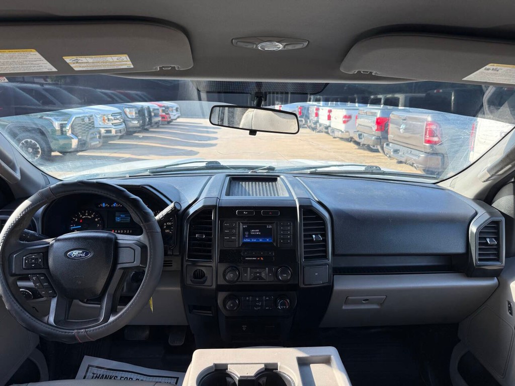 Ford F-150 Vehicle Full-screen Gallery Image 17