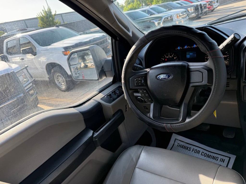 Ford F-150 Vehicle Full-screen Gallery Image 19