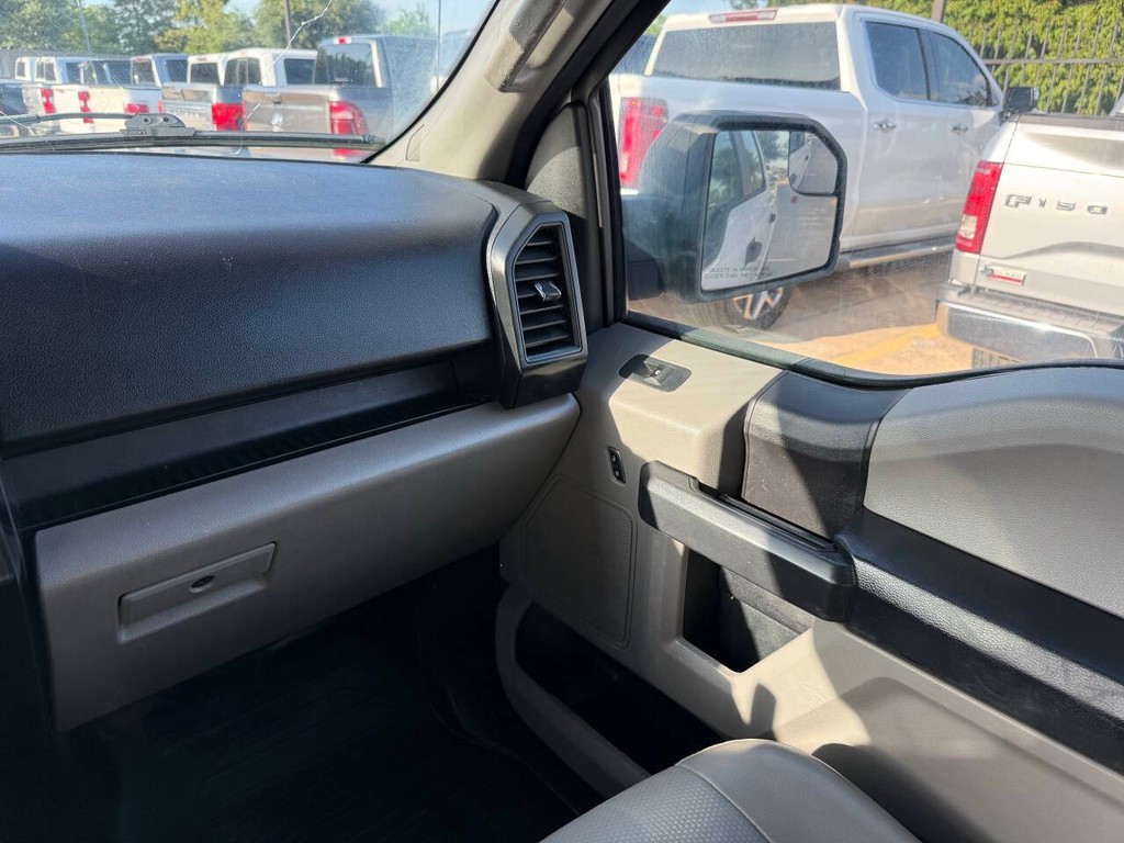Ford F-150 Vehicle Full-screen Gallery Image 20